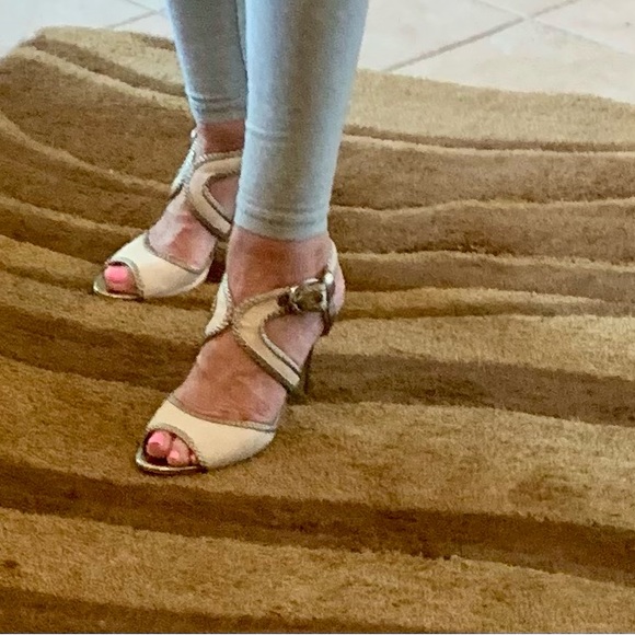 LN ❤️DARLING 4” HEELS PURCHASED AT NORDSTROMS. LIKE NEW. BEAUTIFUL NEUTRAL COLOR - Picture 8 of 9